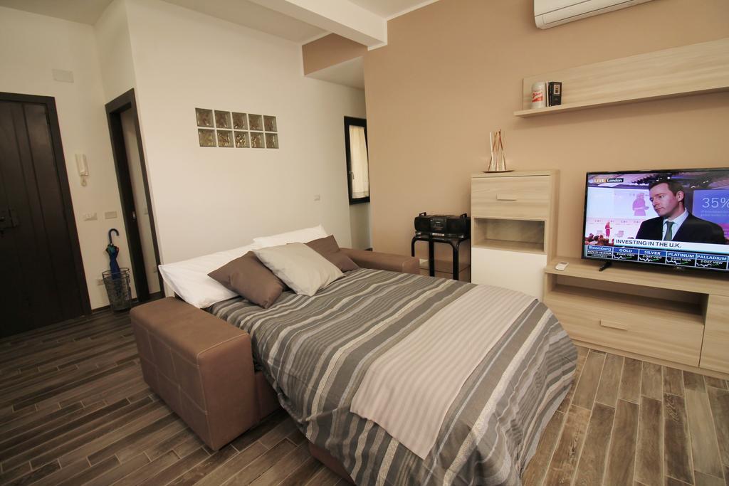 Eur Bright Spacious Terraced Apartment With Private Parking Only For Small Cars Rome Luaran gambar