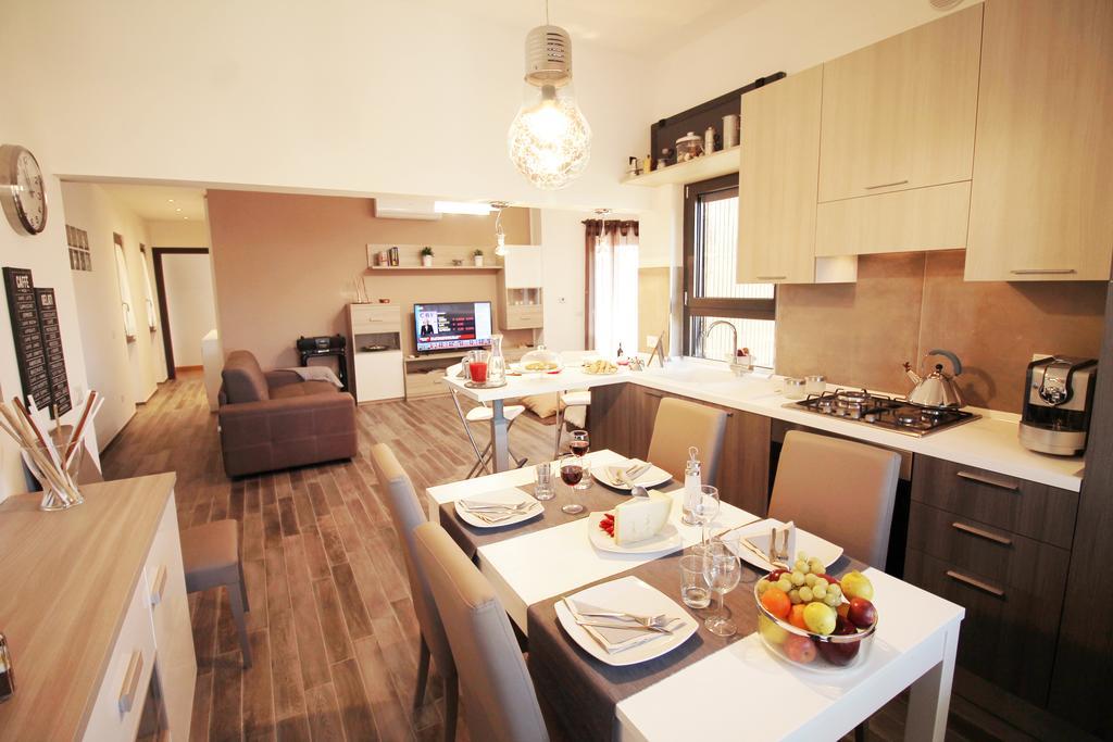 Eur Bright Spacious Terraced Apartment With Private Parking Only For Small Cars Rome Luaran gambar