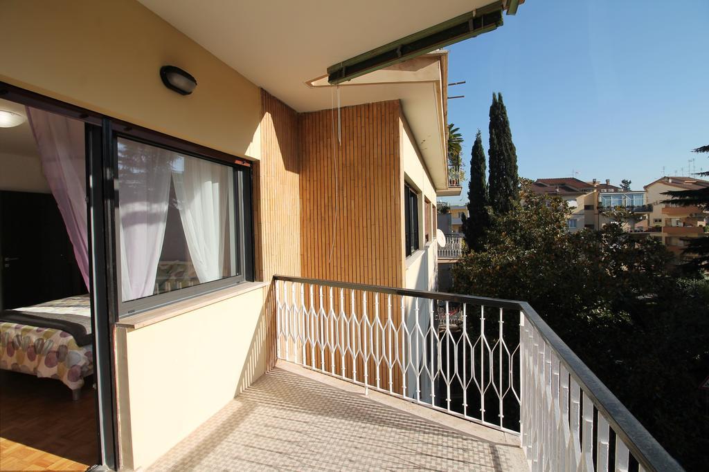 Eur Bright Spacious Terraced Apartment With Private Parking Only For Small Cars Rome Luaran gambar