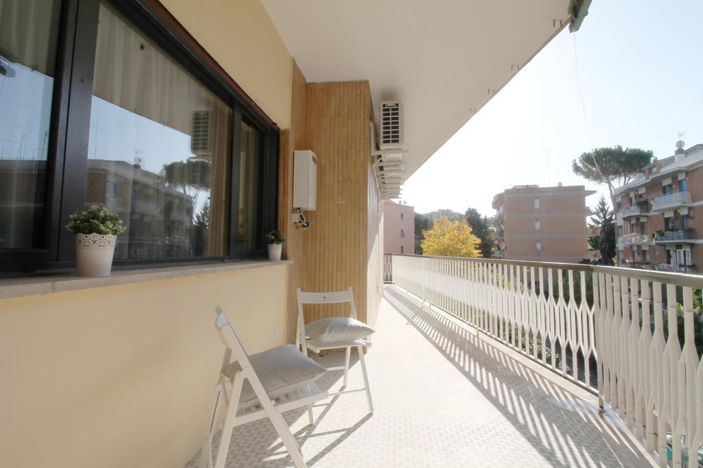 Eur Bright Spacious Terraced Apartment With Private Parking Only For Small Cars Rome Luaran gambar