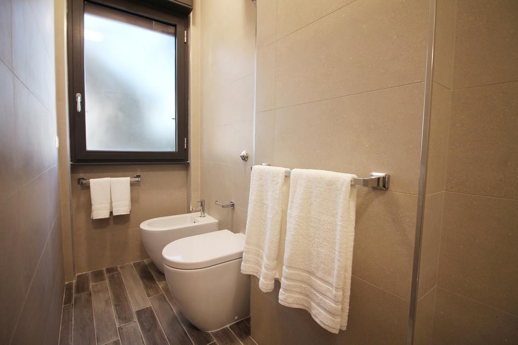 Eur Bright Spacious Terraced Apartment With Private Parking Only For Small Cars Rome Luaran gambar