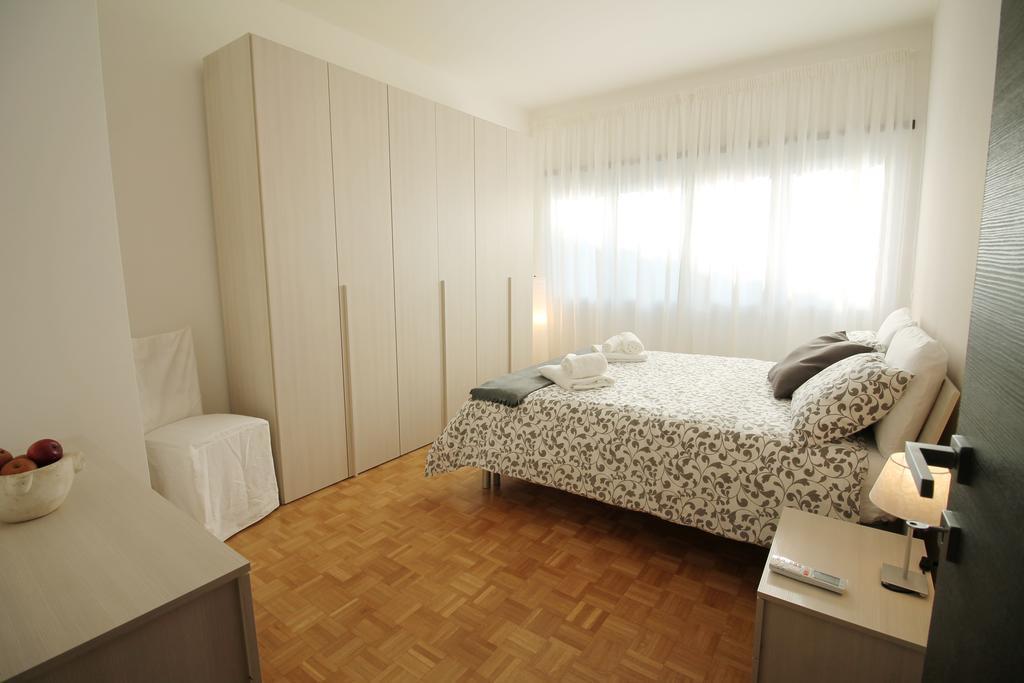 Eur Bright Spacious Terraced Apartment With Private Parking Only For Small Cars Rome Luaran gambar