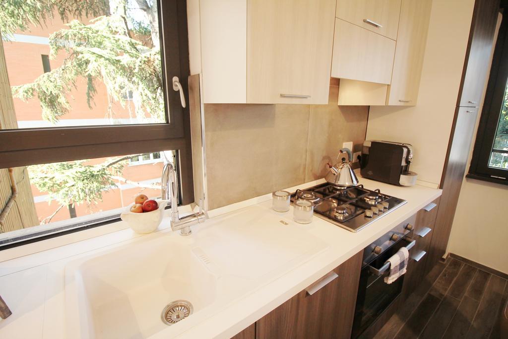 Eur Bright Spacious Terraced Apartment With Private Parking Only For Small Cars Rome Luaran gambar