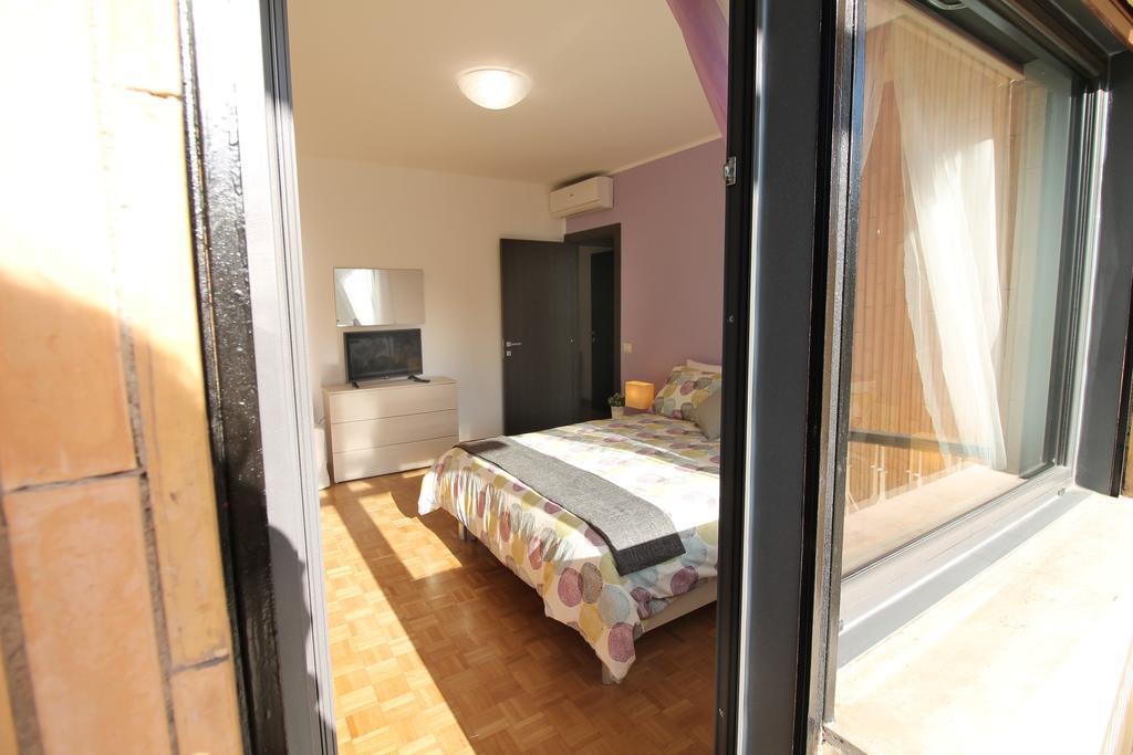 Eur Bright Spacious Terraced Apartment With Private Parking Only For Small Cars Rome Luaran gambar
